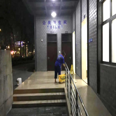 重慶市大渡口區(qū)市政轄區(qū)內(nèi)兩處場(chǎng)所為防滑施工