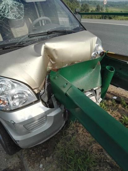 011 防滑施工途中慘遭車禍,陪伴我六年的施工車徹底報廢