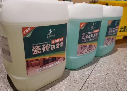 014 廣州白云店海底撈防滑項(xiàng)目,世卿與海底撈集團(tuán)的“緣分”就此開(kāi)啟