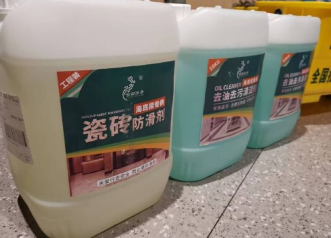 014 廣州白云店海底撈防滑項(xiàng)目,世卿與海底撈集團(tuán)的“緣分”就此開(kāi)啟