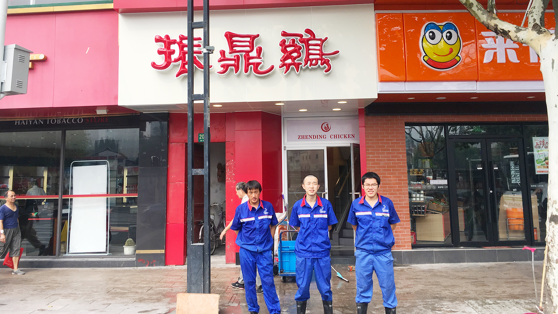 021 世卿成功獲上海老字號振鼎雞與泰煌雞120余家門店的地面防滑項目